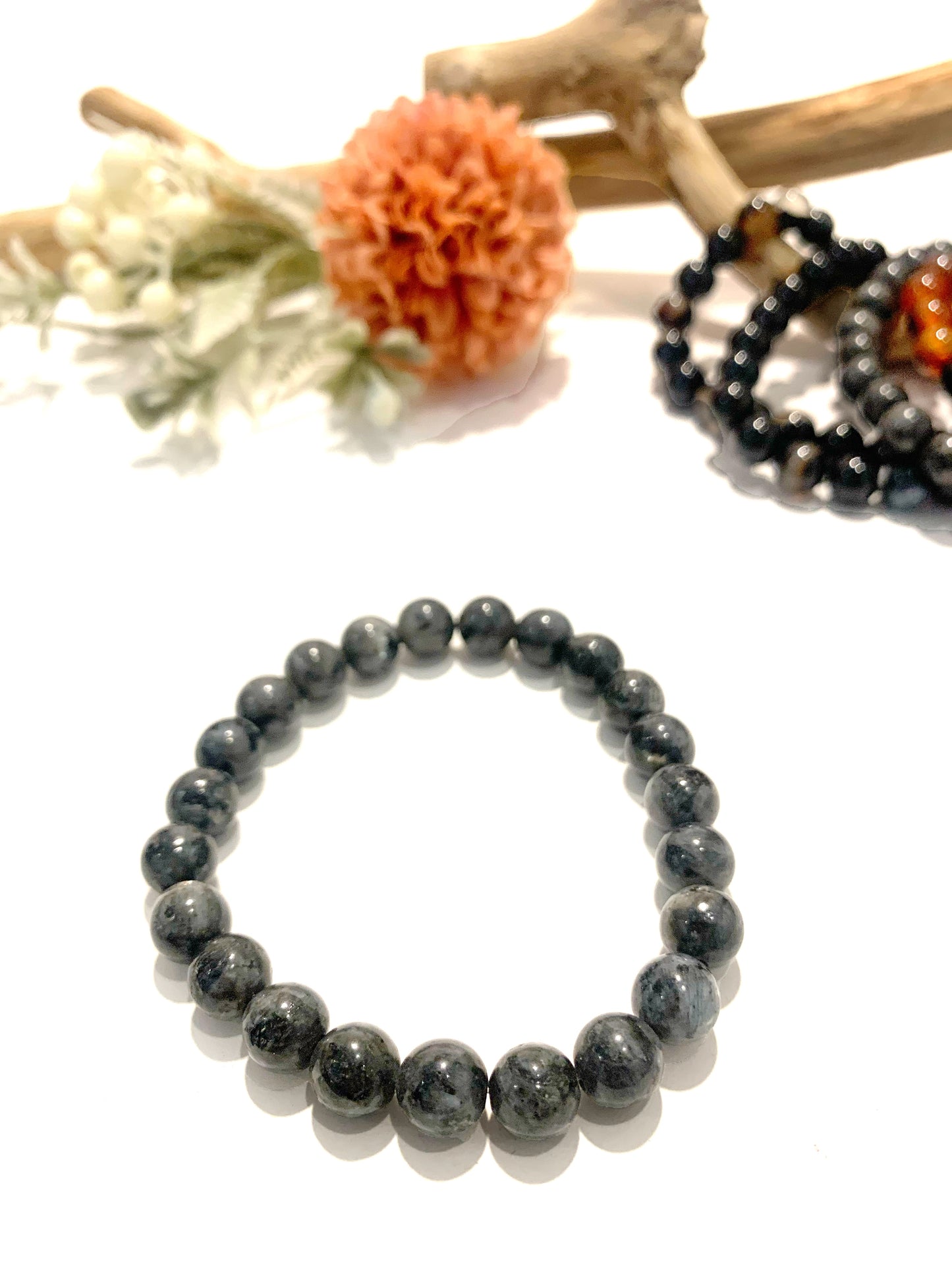 AMISHI ~ BRACCIALE ELASTICIZZATO IN PIETRA DURA NATURALE