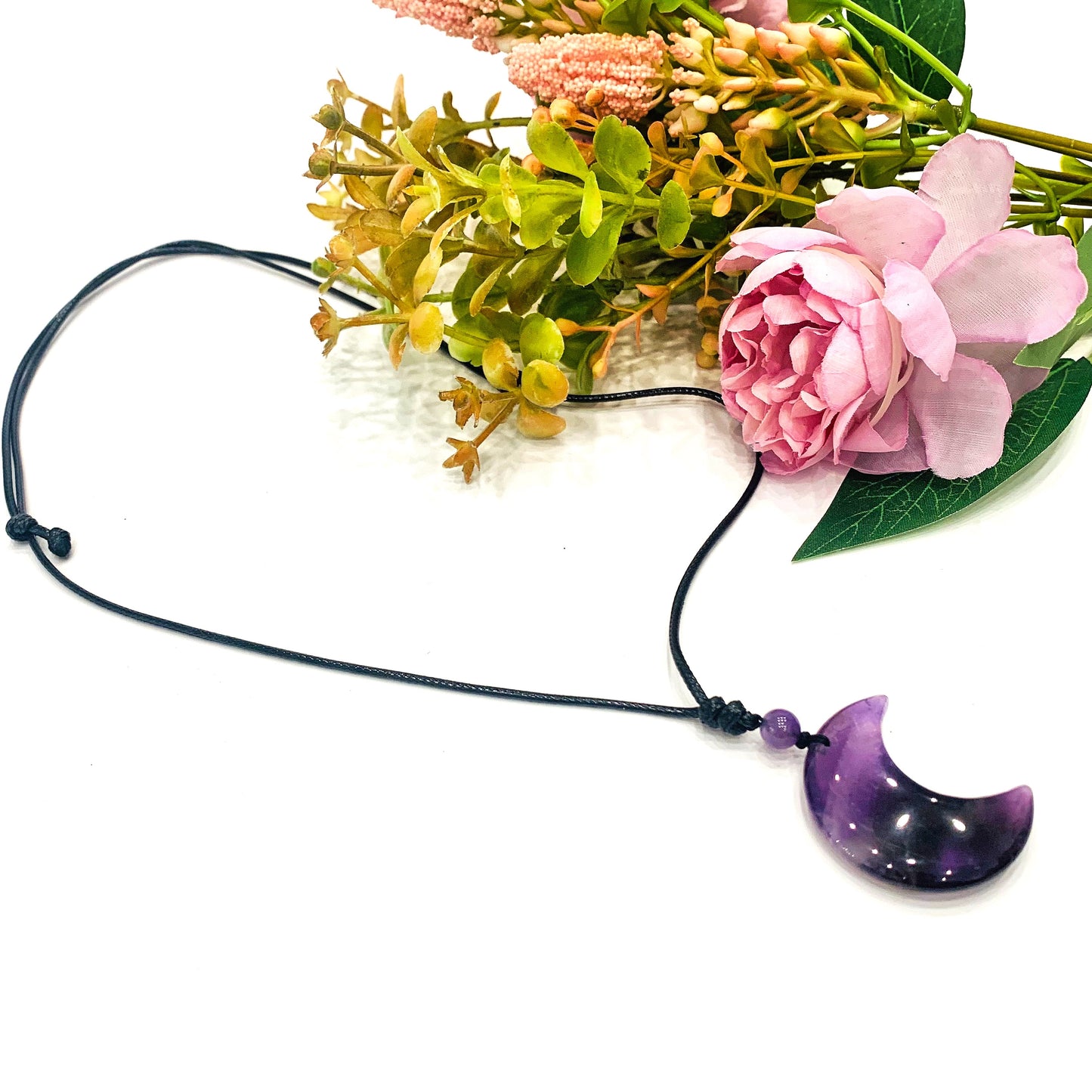 MOON ~ Collana lunetta in pietra naturale con cuoietto