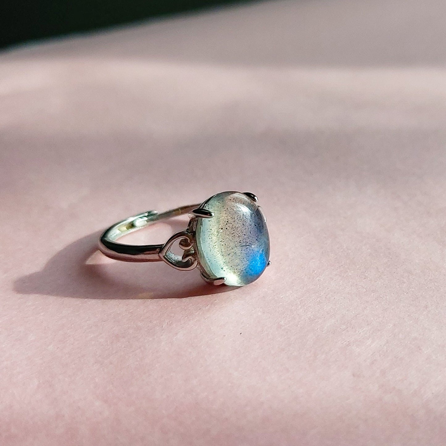 CHAAYA ~ Anello regolabile in Pietra di Luna grigia - grey Moonstone naturale