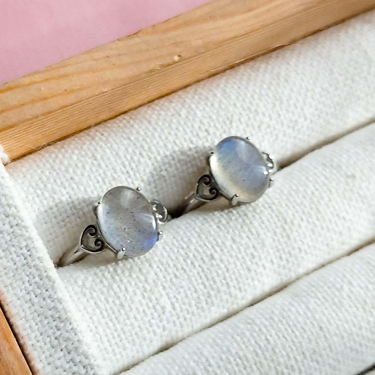 CHAAYA ~ Anello regolabile in Pietra di Luna grigia - grey Moonstone naturale