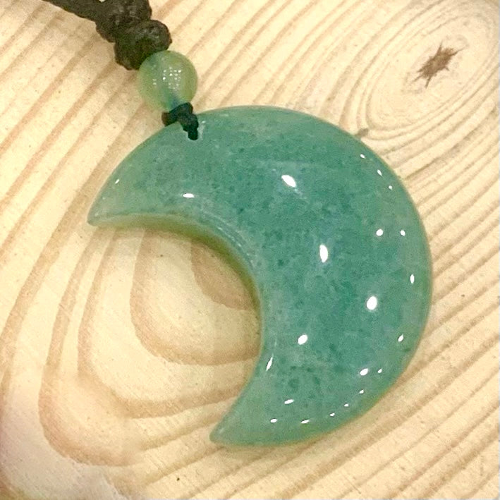 MOON ~ Collana lunetta in pietra naturale con cuoietto
