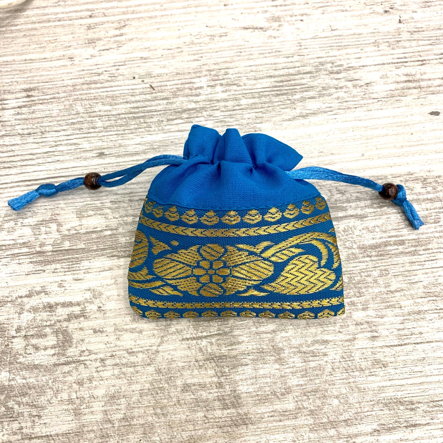 ASANA~Anello a fascia oro con pietra dura grezza ~ meditazione Reiki