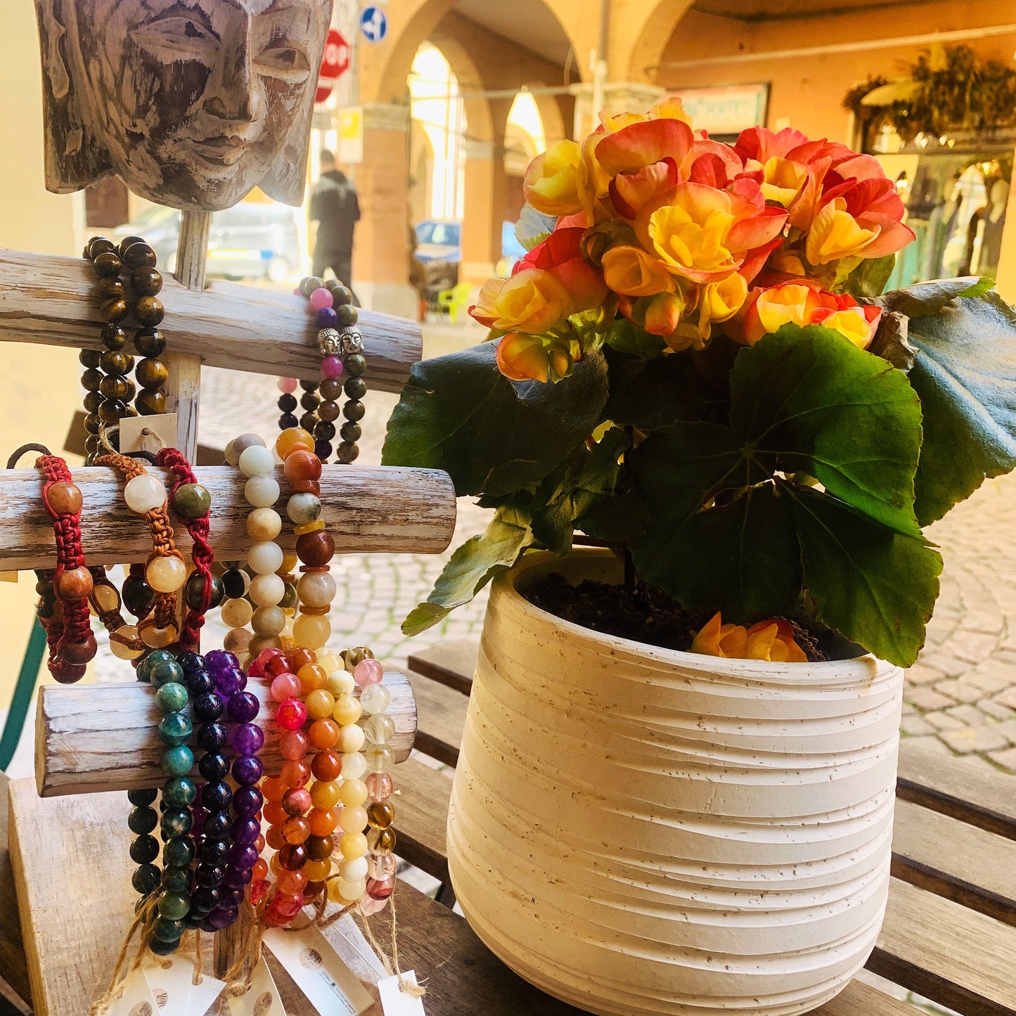 AMISHI ~ BRACCIALE ELASTICIZZATO IN PIETRA DURA NATURALE