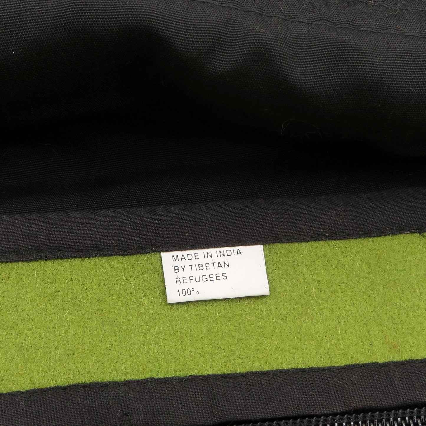 YOLA small ~ Tracolla in panno e seta Tibetana ~