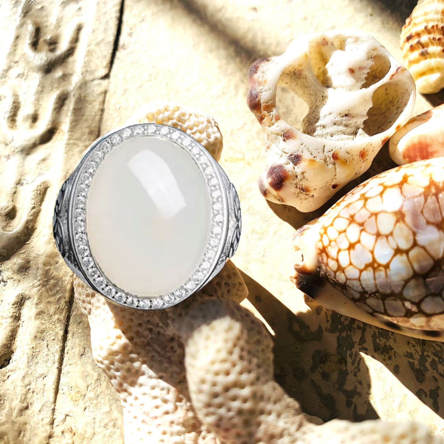 HAGAKURE Giada Bianca ~ Anello sigillo con pietra dura naturale ~ Giada Bianca ~ lavorazione filigrana per l'incastonatura.~