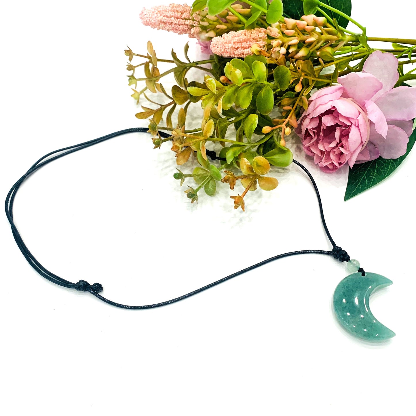 MOON ~ Collana lunetta in pietra naturale con cuoietto