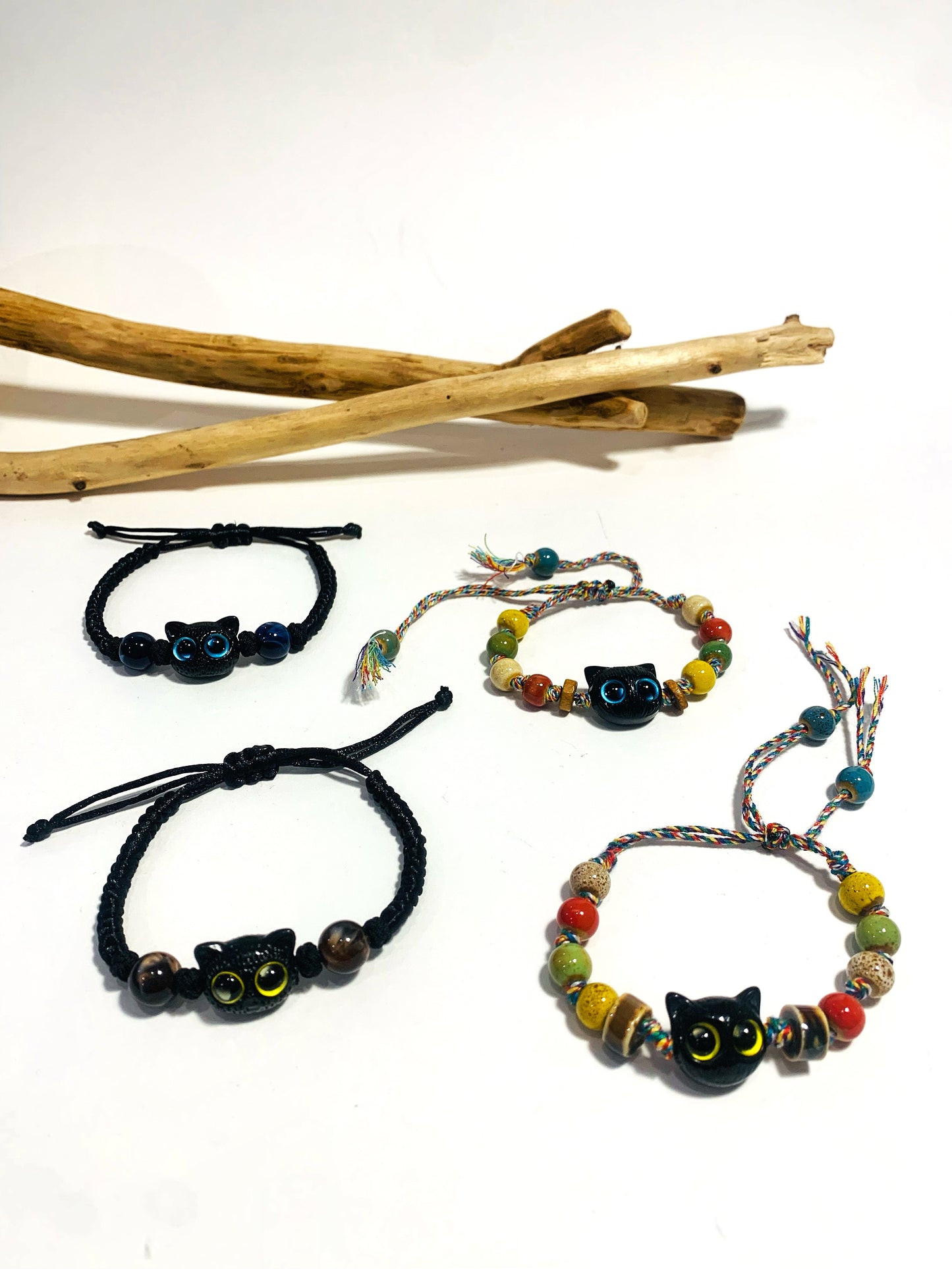 KITTEN ~ bracciale con gattino, cordino nero tibetano e perle in pietra dura naturale