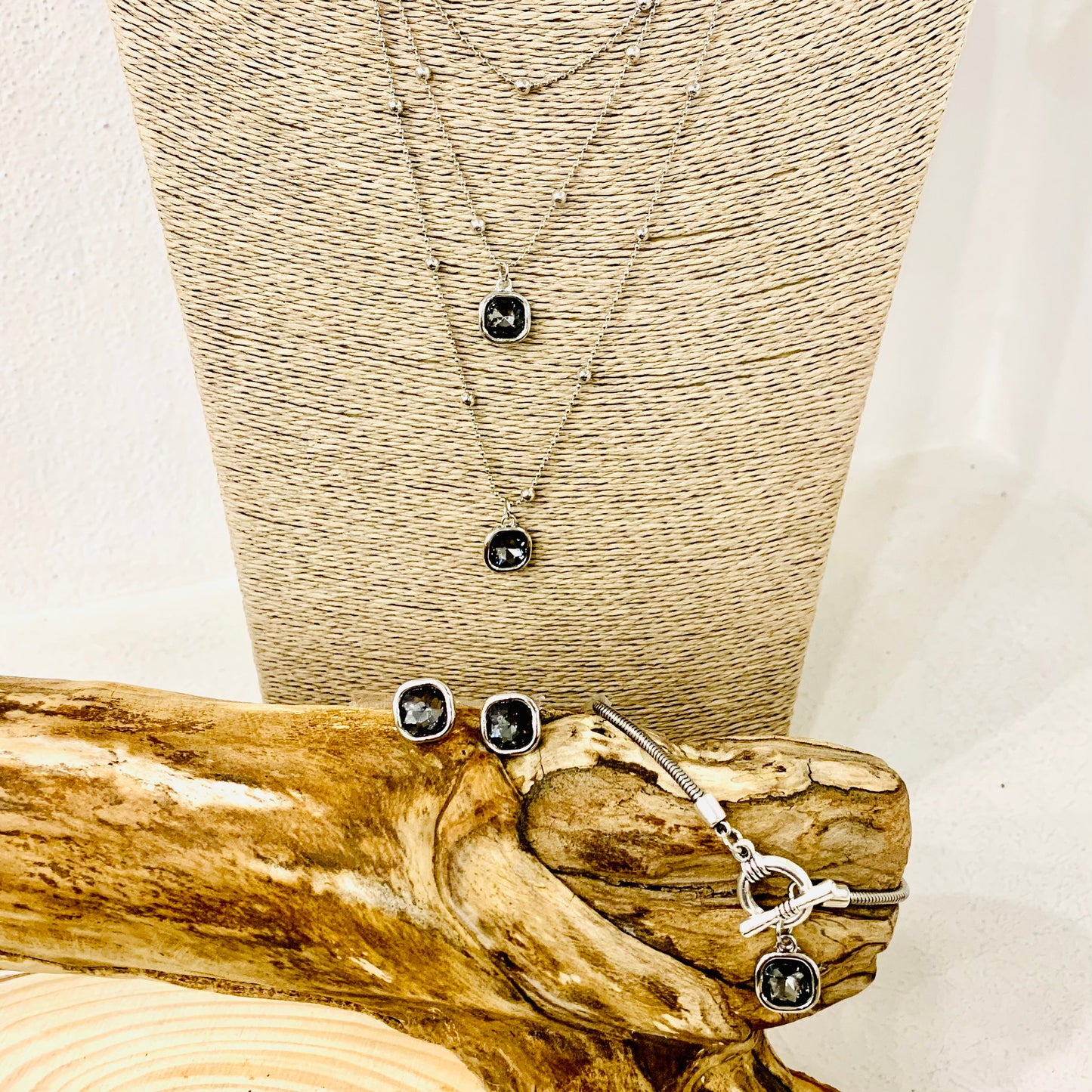 BALANCE bracciale con charms cristalli irregolari