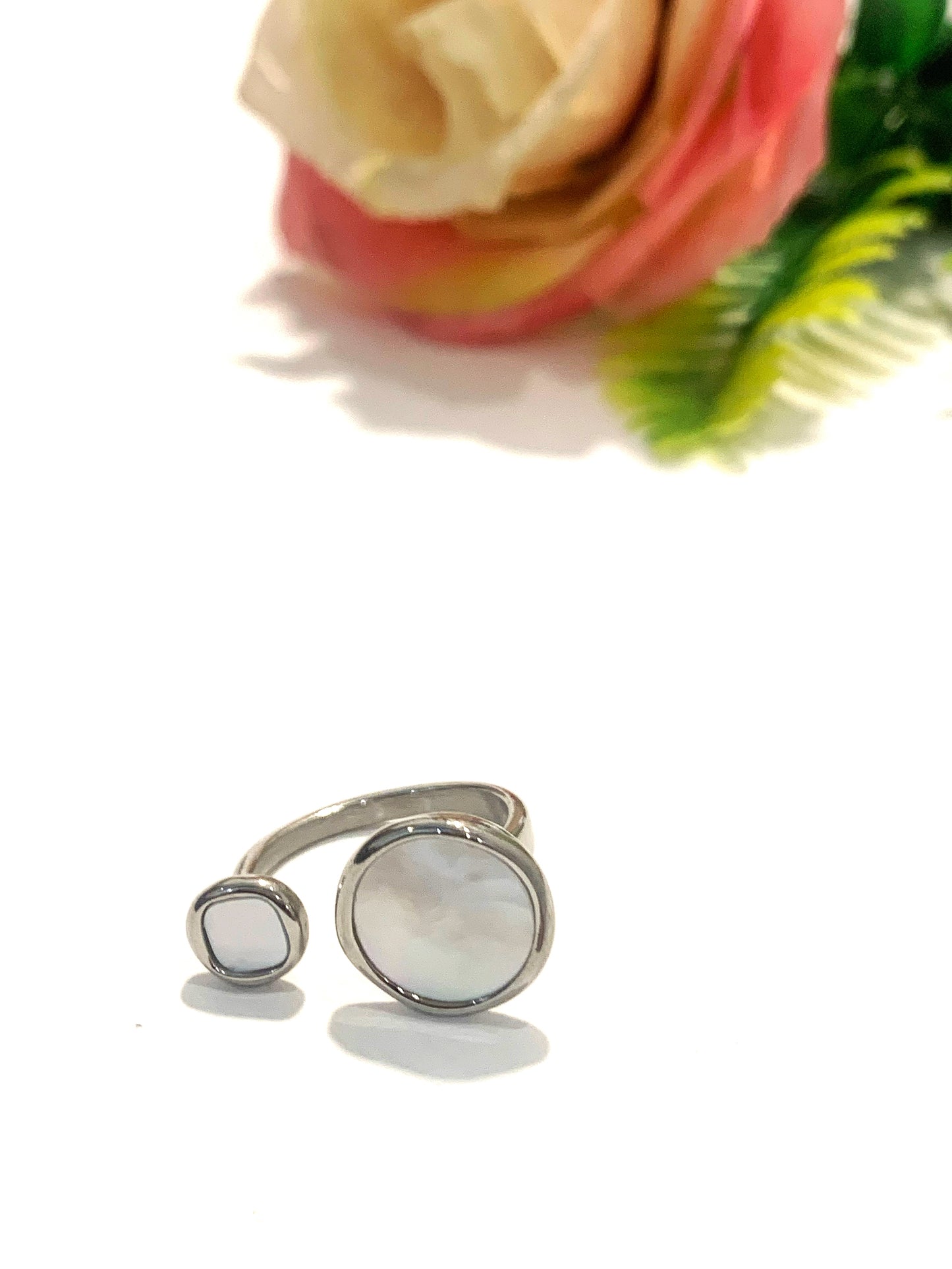 SHAKA ~ Anello regolabile in acciaio inossidabile e MADREPERLA naturale