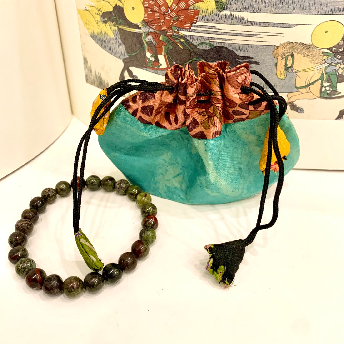 AMISHI ~ BRACCIALE ELASTICIZZATO IN PIETRA DURA NATURALE