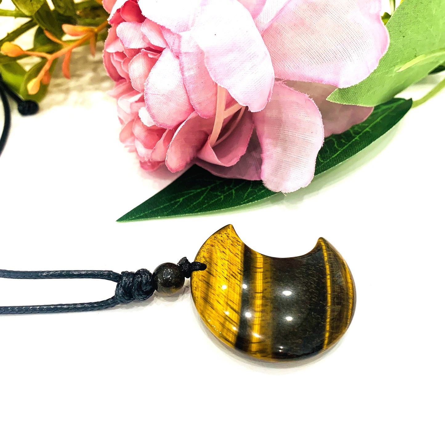 MOON ~ Collana lunetta in pietra naturale con cuoietto