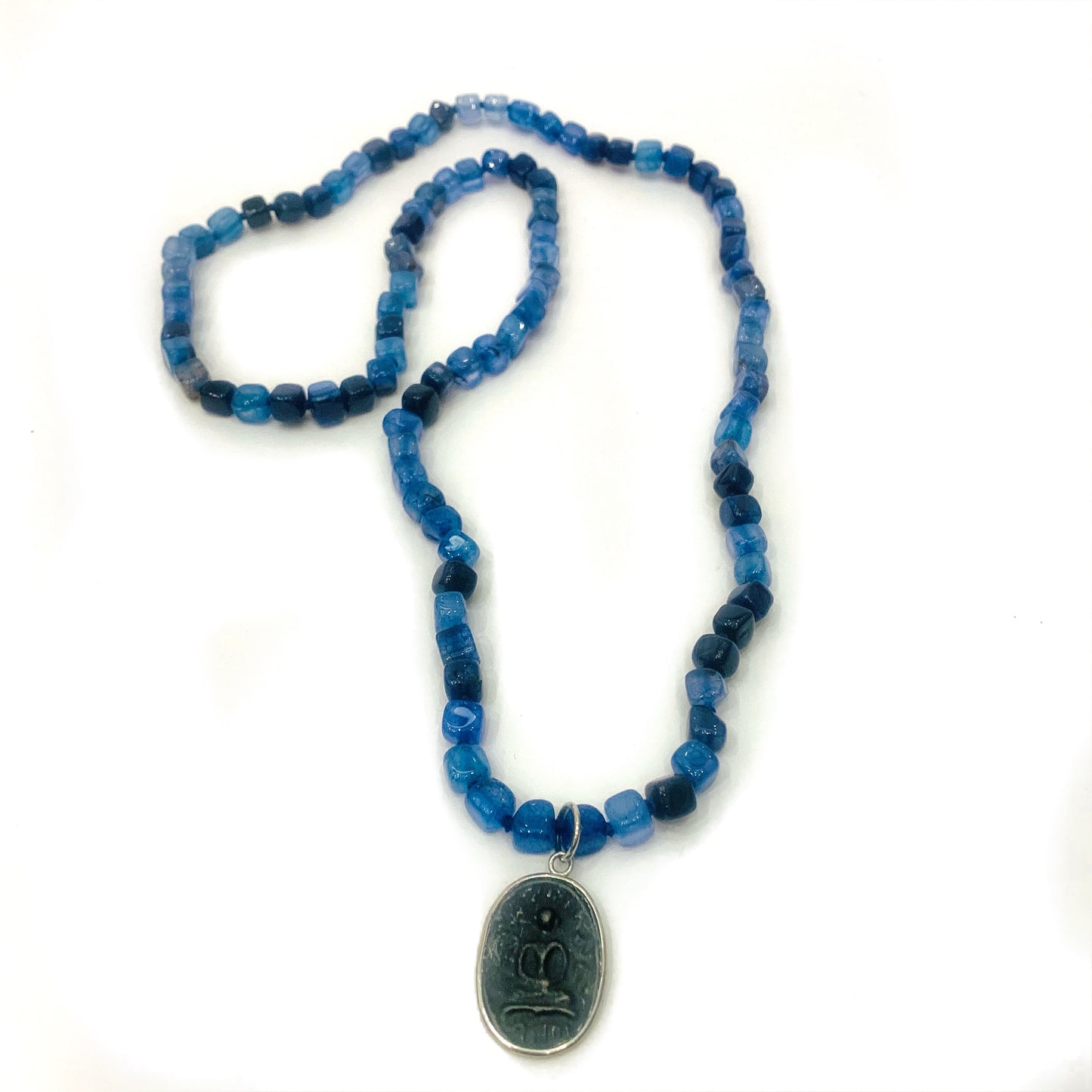 ARYA CORNIOLA ~ COLLANA IN PIETRE DURE NATURALI con ciondolo BUDDHA miniatura