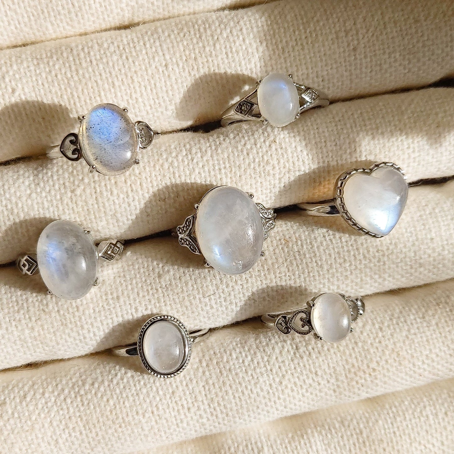 DEVA ~ Anello regolabile in Pietra di Luna - Moon Stone naturale