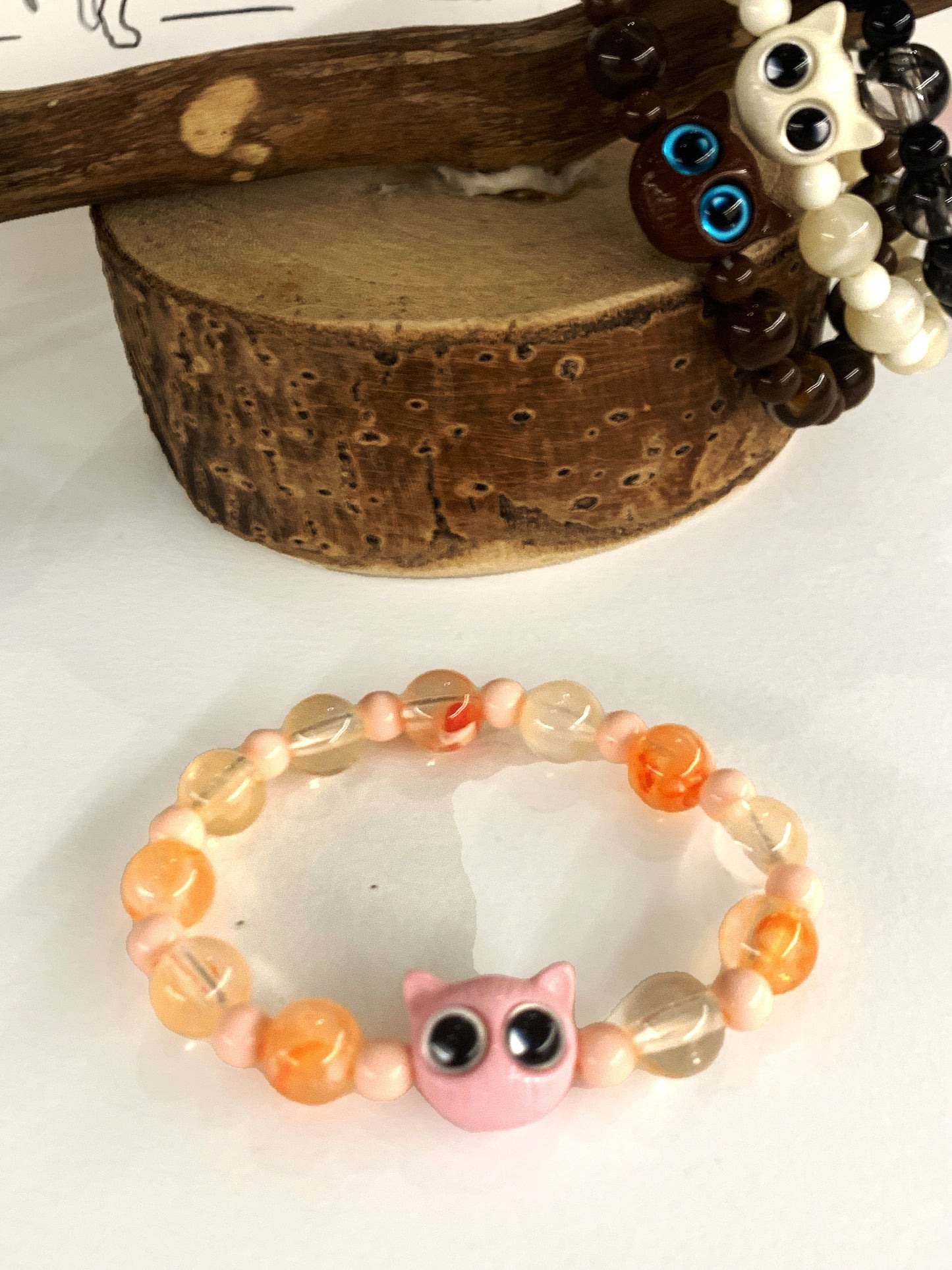 KITTEN Rainbow ~ bracciale con gattino e perle in resina, elasticizzato