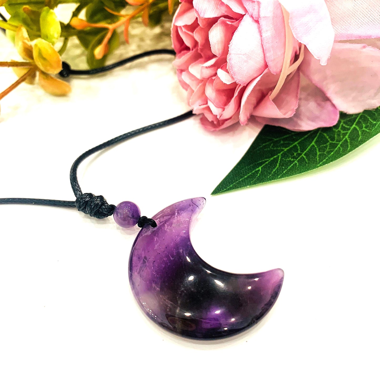 MOON ~ Collana lunetta in pietra naturale con cuoietto