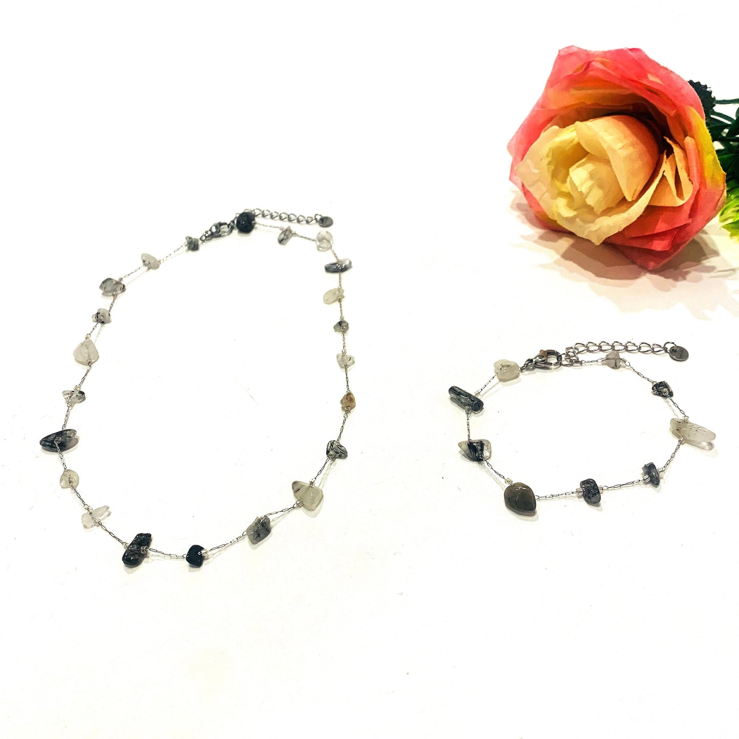 HANA collana con pietre dure naturali