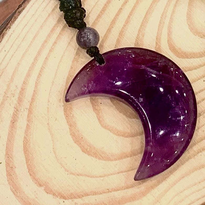 MOON ~ Collana lunetta in pietra naturale con cuoietto