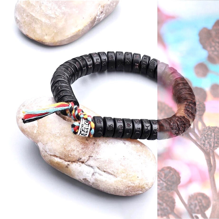 SUTRA ~ Bracciale Tibetano in legno di cocco con mantra incisi e cordino tibetano