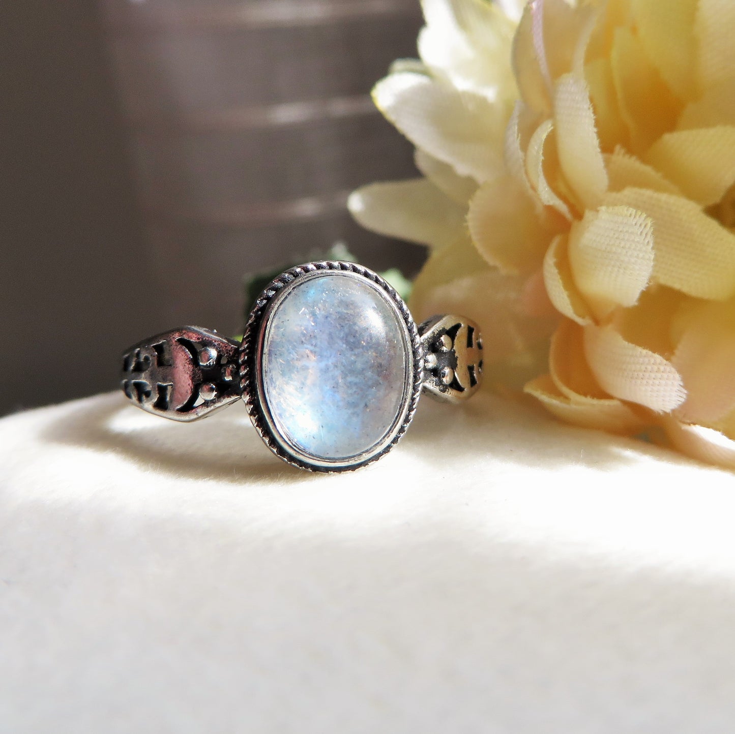 BOHEMIAN CHAAYA ~ Anello regolabile in Pietra di Luna grigia 10 MM - grey Moonstone naturale