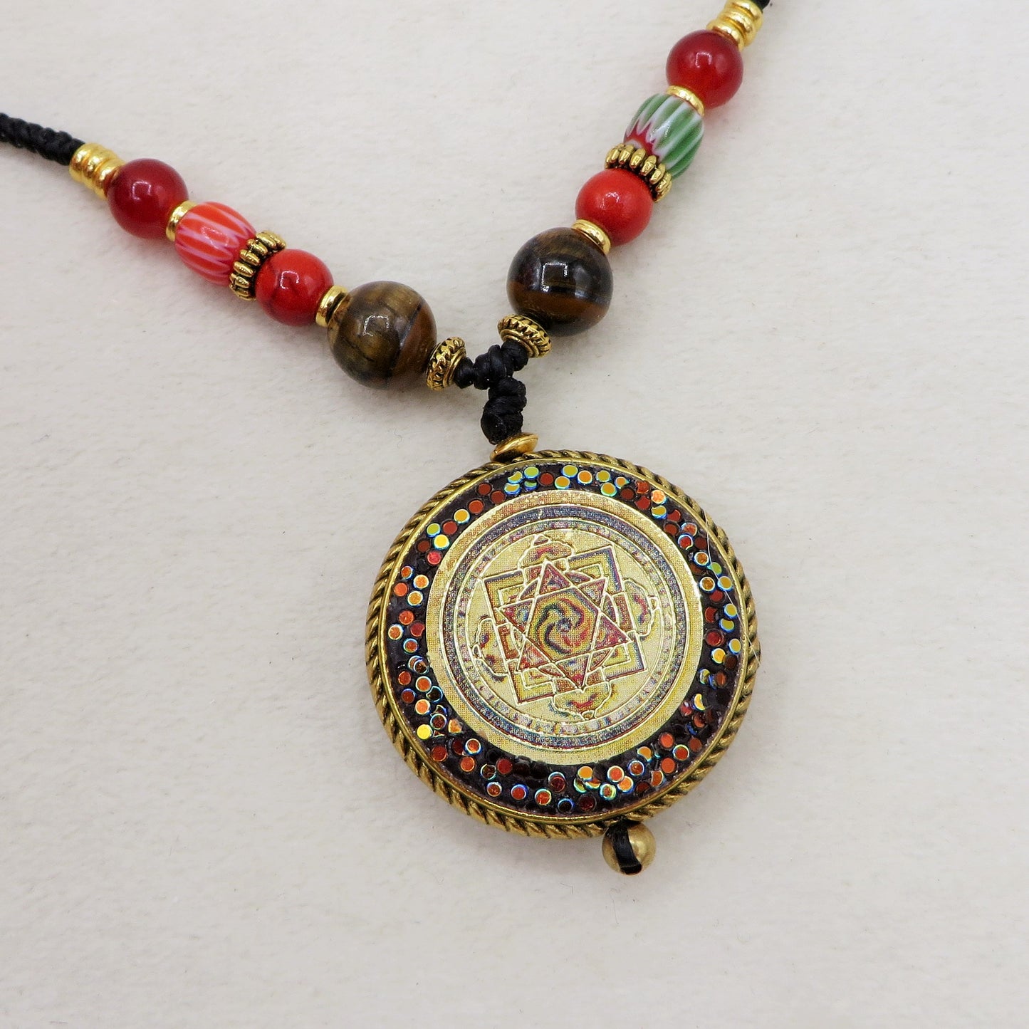 PADMA ~ COLLANA TIBETANA IN PIETRE DURE NATURALI con ciondolo MANDALA E Guru RINPOCHE