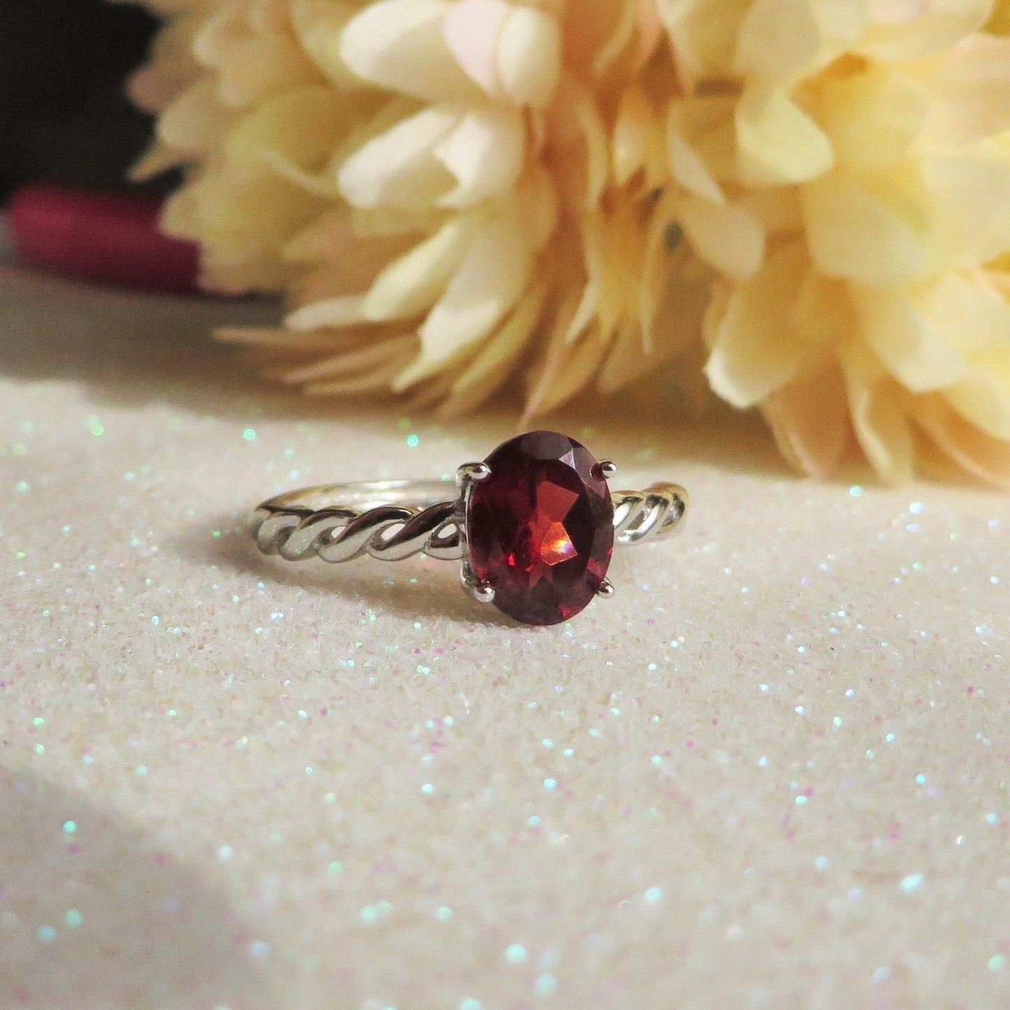 ARUNA ~ Anello regolabile con GRANATO ROSSO naturale - Red Garnet