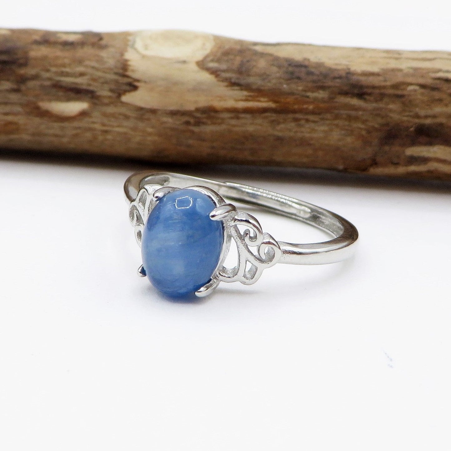 NILAMANI ~ Anello regolabile in CIANITE blu naturale