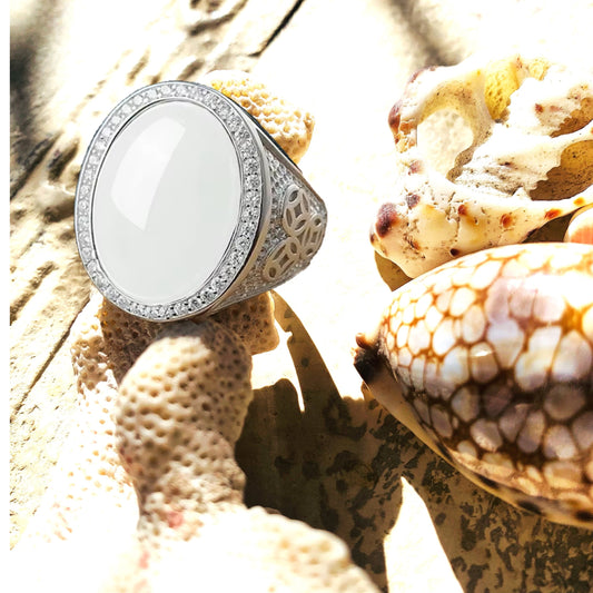 HAGAKURE Giada Bianca ~ Anello sigillo con pietra dura naturale  ~  Giada Bianca   ~ lavorazione filigrana per l'incastonatura.~