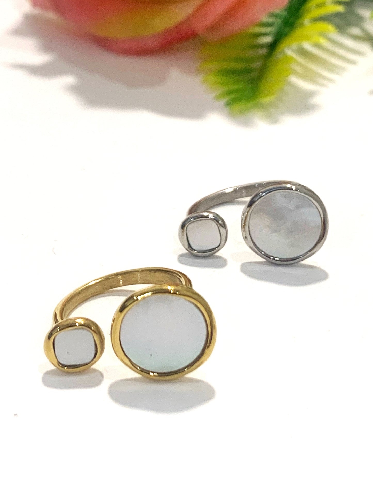 SHAKA ~ Anello regolabile in acciaio inossidabile e MADREPERLA  naturale