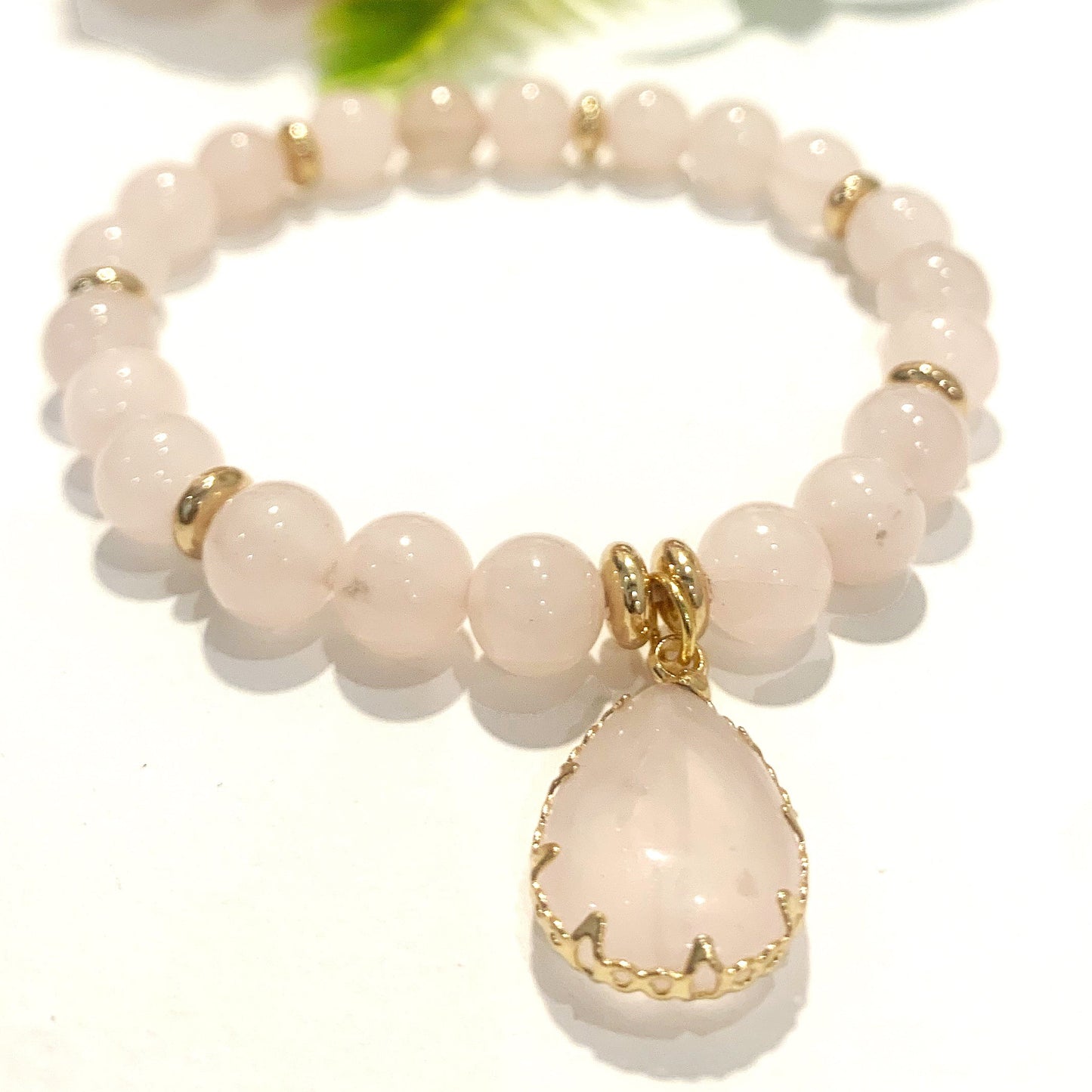 DOLMA Pendent ~ Bracciale elasticizzato in pietra naturale con ciondolo a goccia