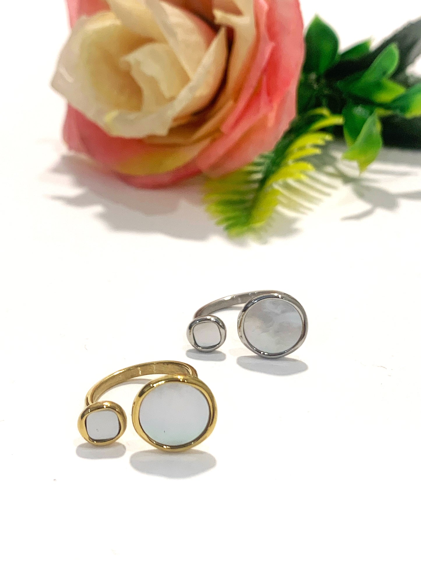 SHAKA ~ Anello regolabile in acciaio inossidabile e MADREPERLA  naturale
