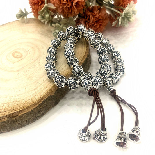 MANTRA BRACCIALE MALA di preghiera Tibetana 

Incisi sulle perle di 12 mm il Mantra a sei caratteri del SUTRA  DEL CUORE