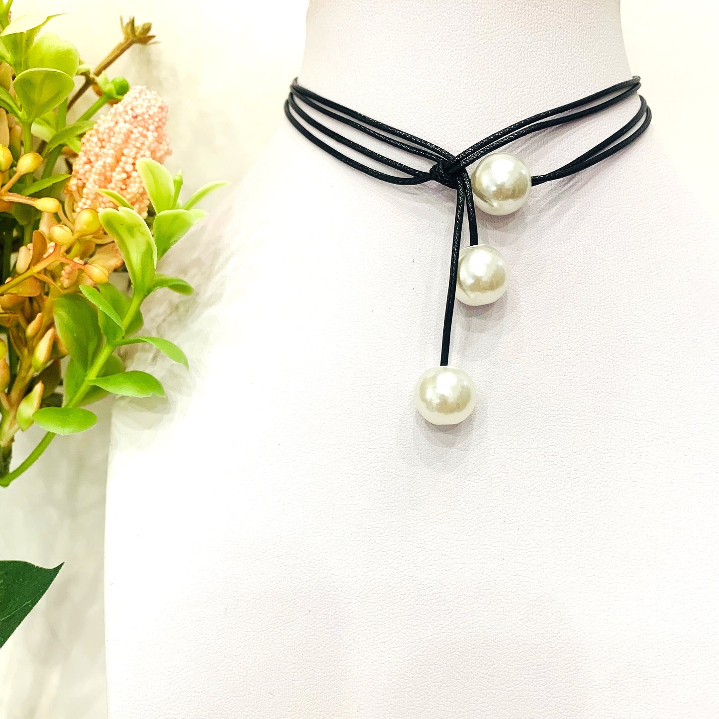 INDIAN SUMMER DREAMS PEARLS~ collana ciondolo in cuoietto nero e perle