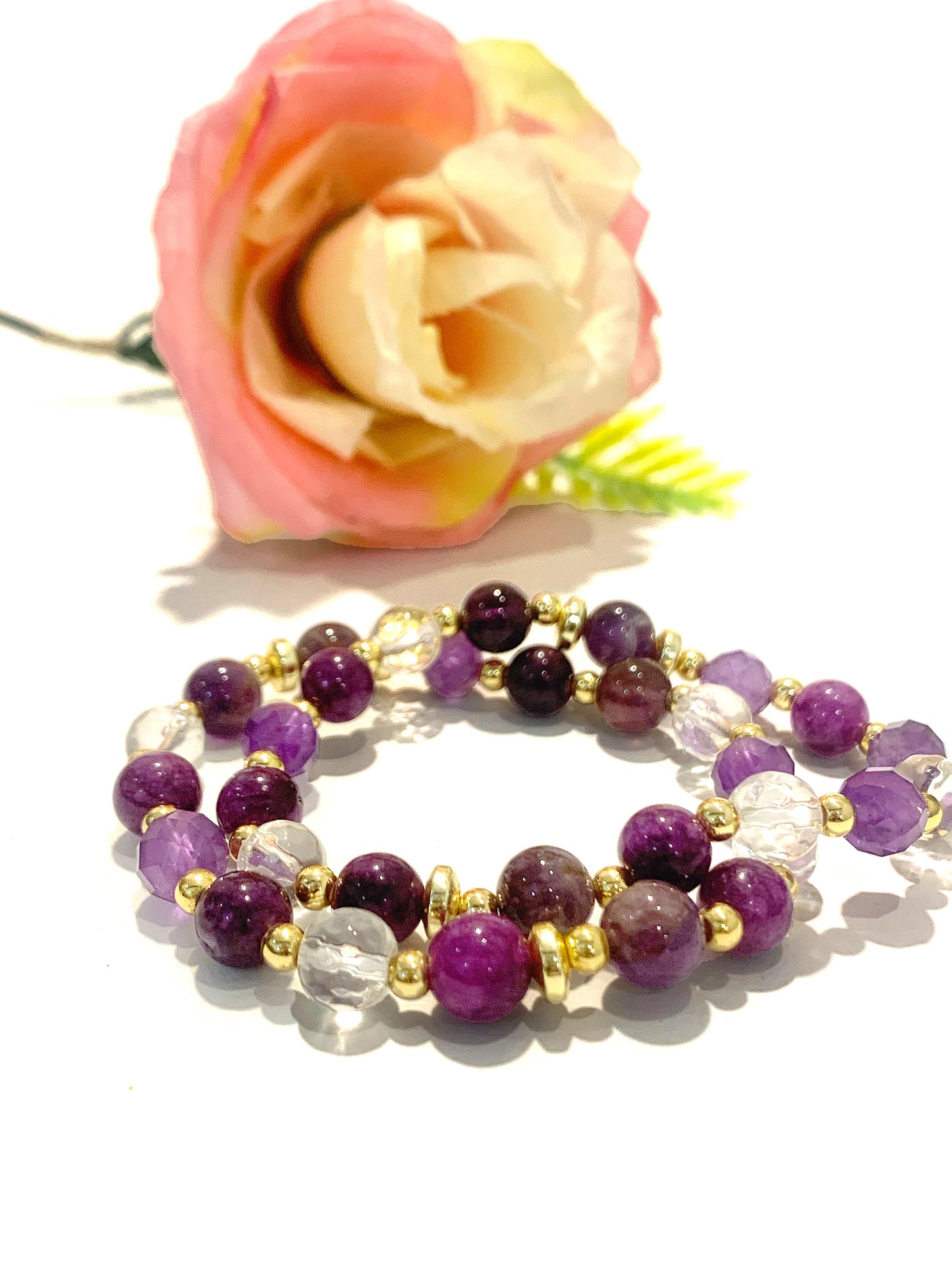 UMA ~ BRACCIALE ELASTICIZZATO IN AMETISTA E CALCEDONIO NATURALE