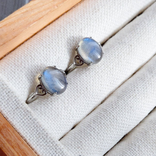 CHAAYA ~ Anello regolabile in Pietra di Luna grigia - grey Moonstone naturale