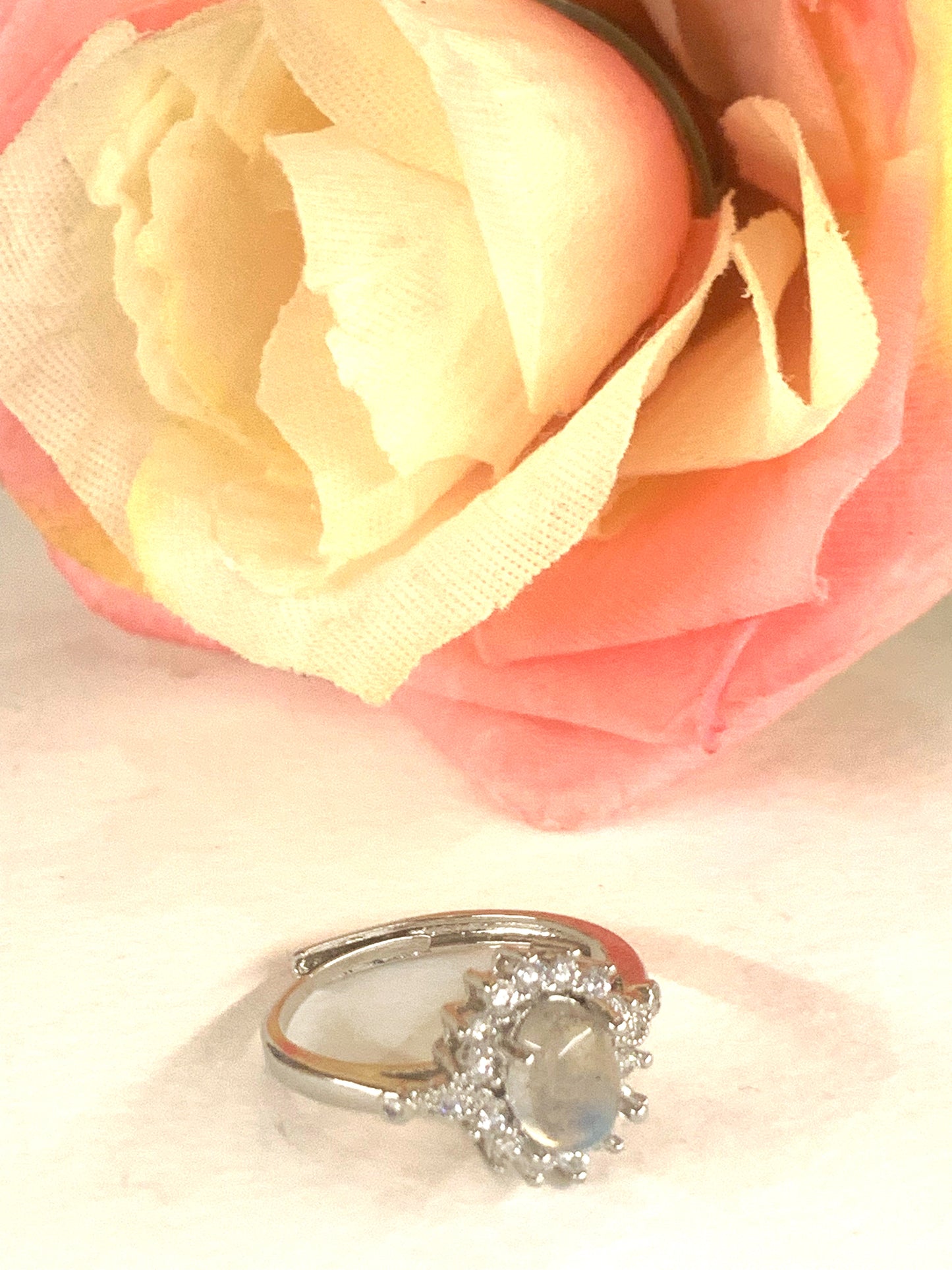 BOHEMIAN CHAAYA  ~ Anello regolabile in Pietra di Luna grigia 10 MM - grey Moonstone naturale