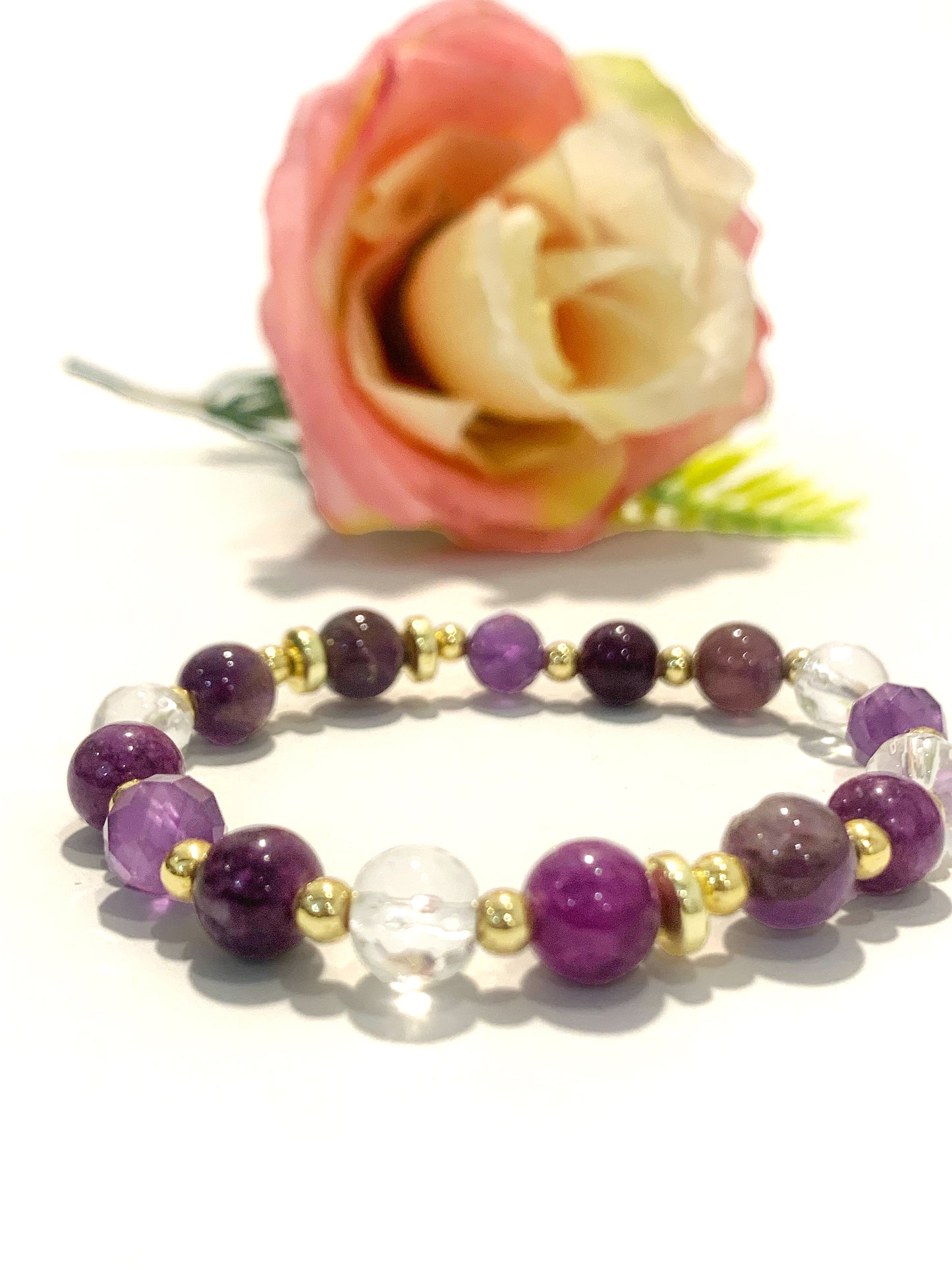 UMA ~ BRACCIALE ELASTICIZZATO IN AMETISTA E CALCEDONIO NATURALE