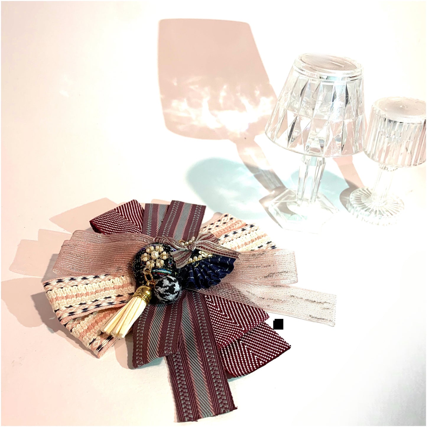 VINTAGE BROOCH - spilla in tessuto vintage con passamaneria, bottoni, gioielli.  Fatte a mano. Pezzi unici