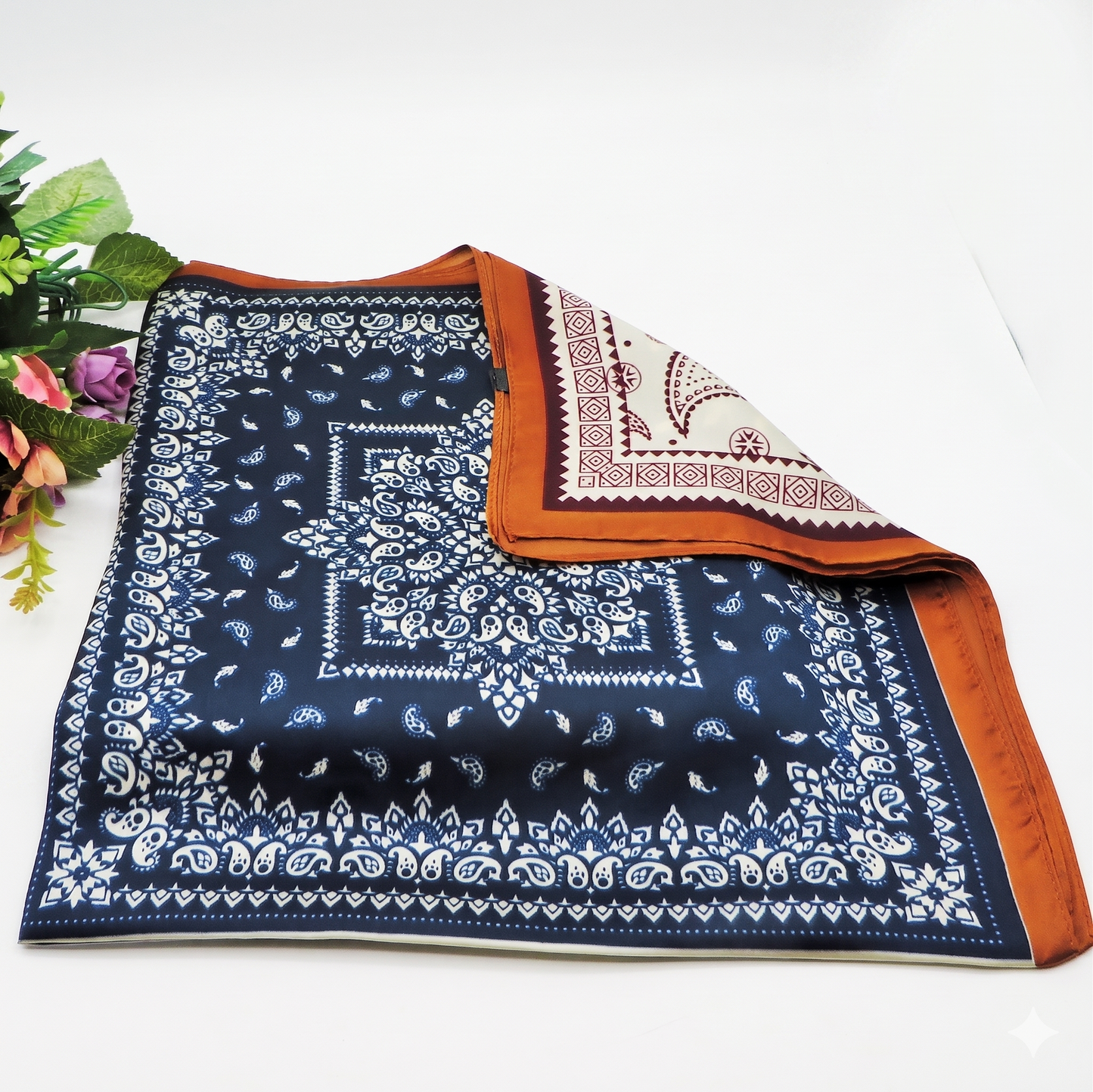 Iconic Square ~ Foulard 70x70
