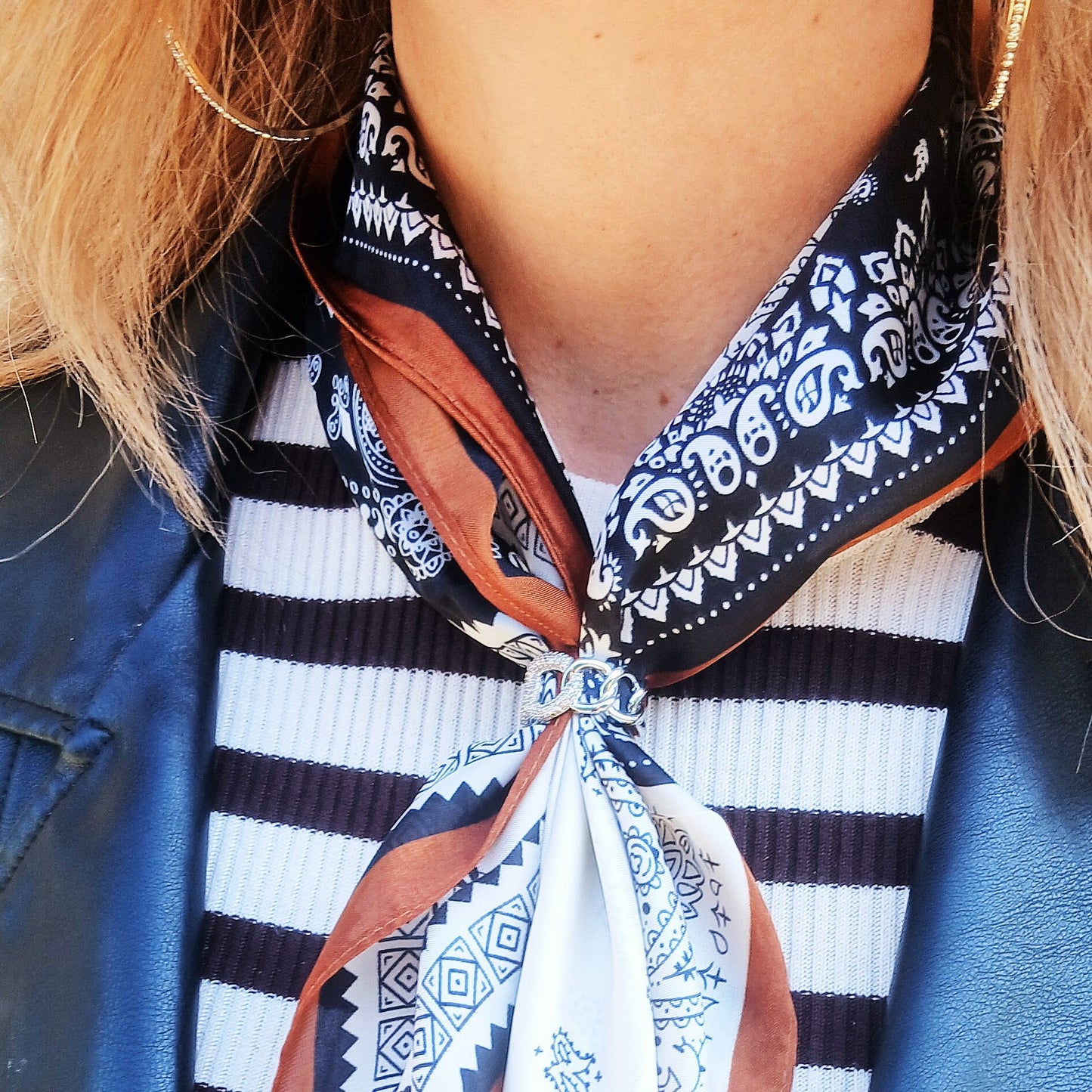 Iconic Square ~ Foulard 70x70