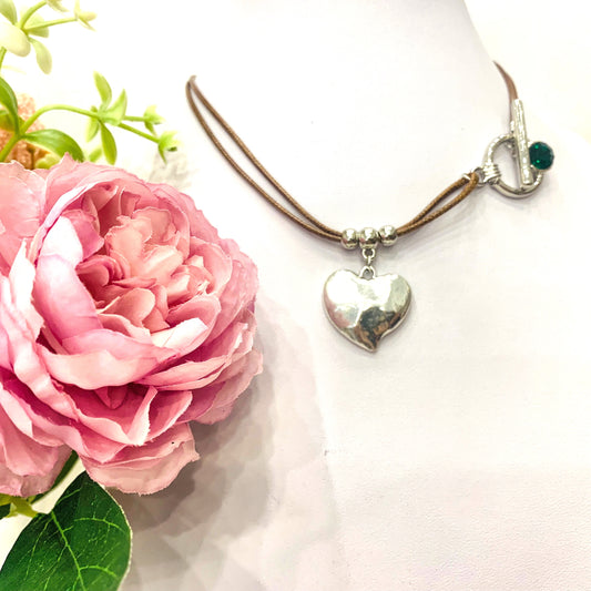 INDIAN SUMMER DREAMS GREEN HEART ~ collana ciondolo in cuoietto