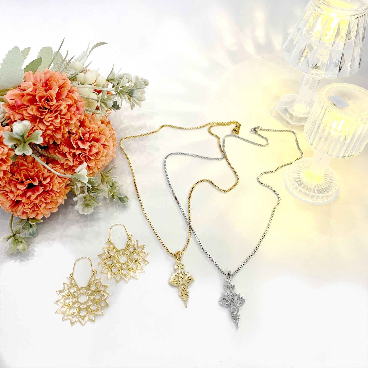 OM SHAKTI COLLANA ~ in acciaio inossidabile con ciondolo Unaalome e Loto
