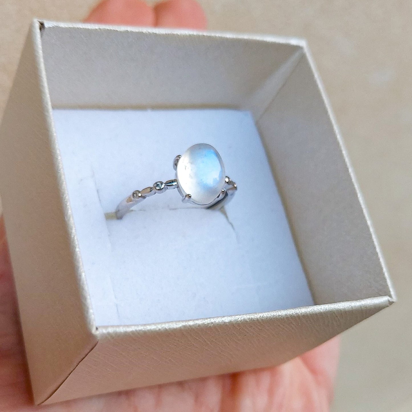 DEVA ~ Anello regolabile in Pietra di Luna - Moon Stone naturale