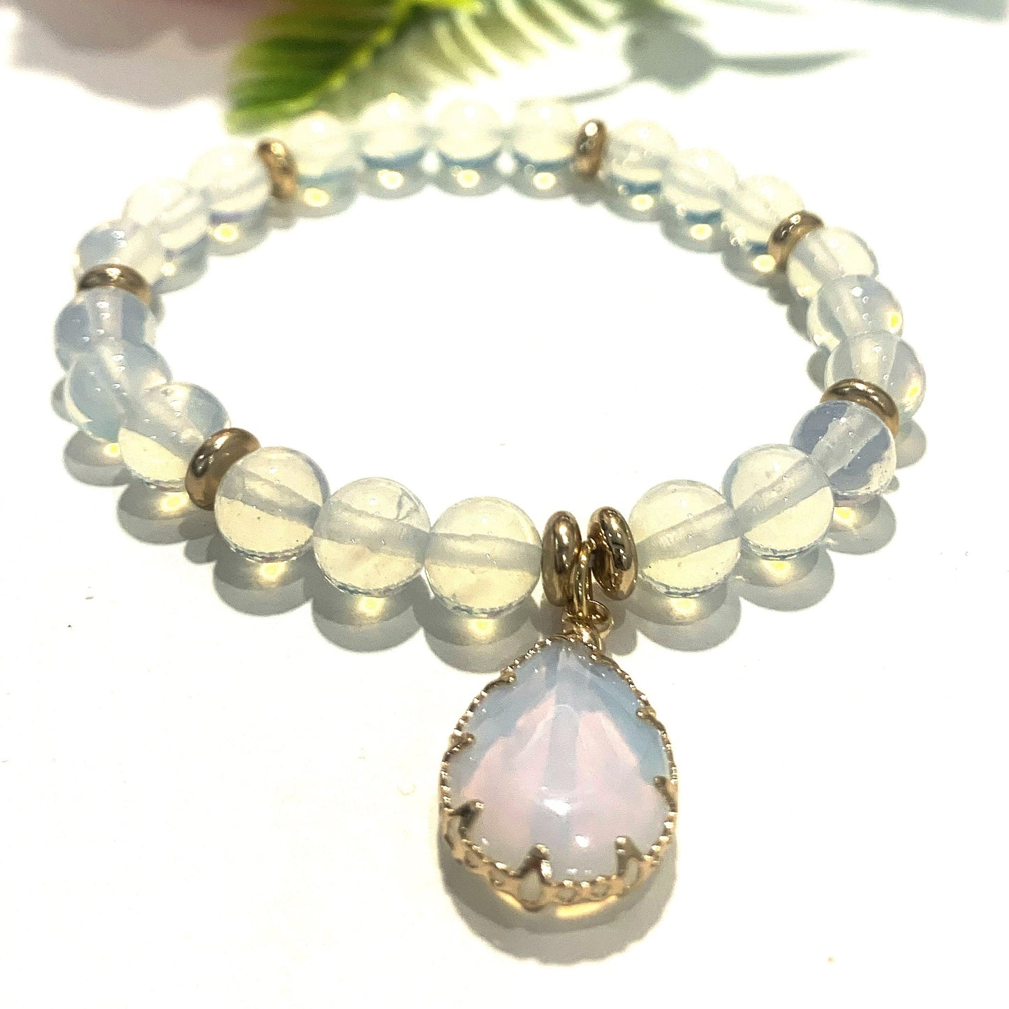 DOLMA Pendent ~ Bracciale elasticizzato in pietra naturale con ciondolo a goccia