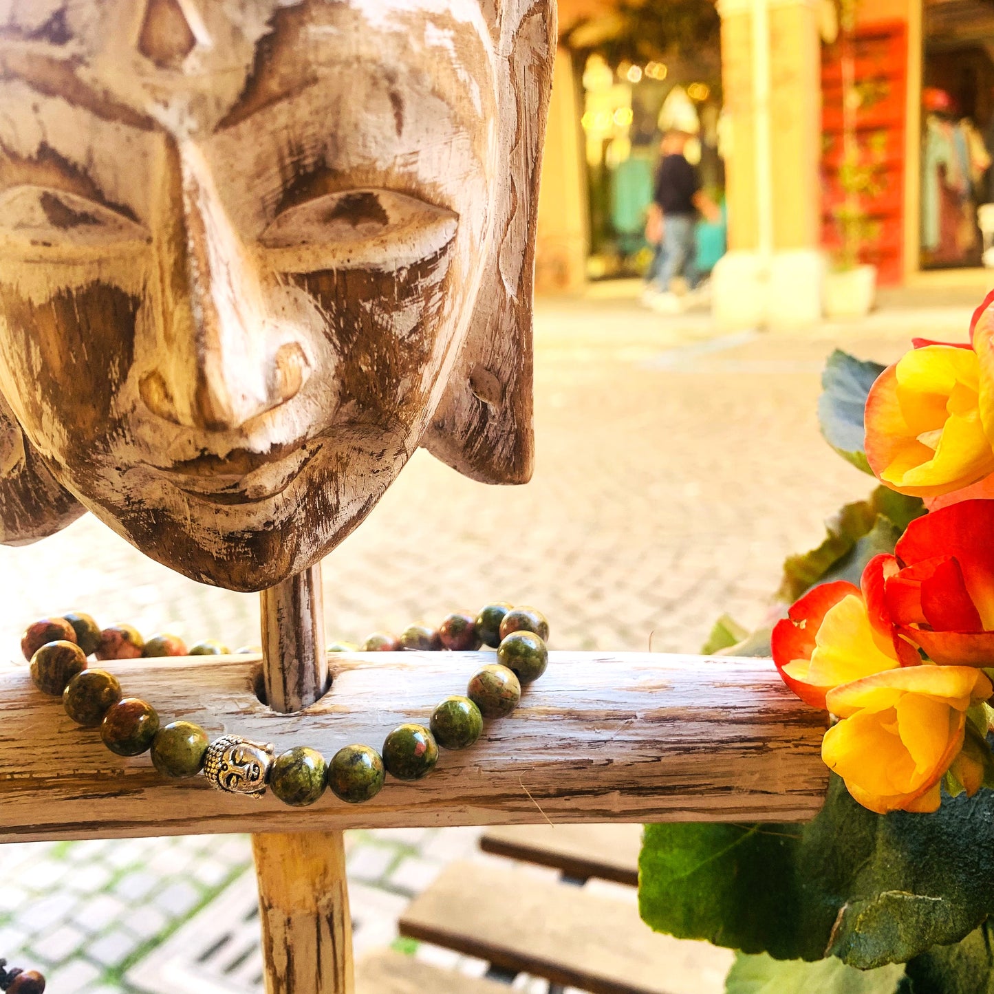 THAI BUDDHA ~ BRACCIALE ELASTICIZZATO IN PIETRA DURA NATURALE con BUDDHA