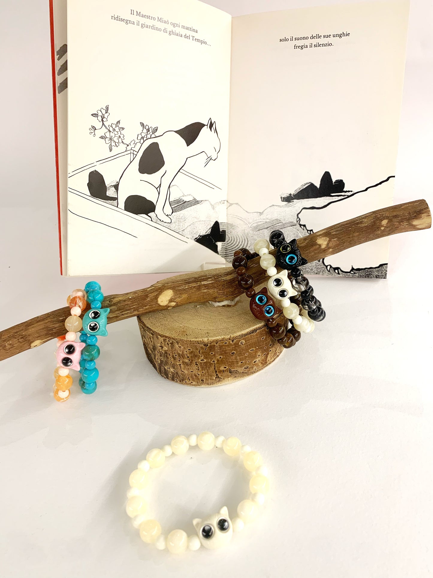 KITTEN  Rainbow ~ bracciale con gattino e perle in resina, elasticizzato