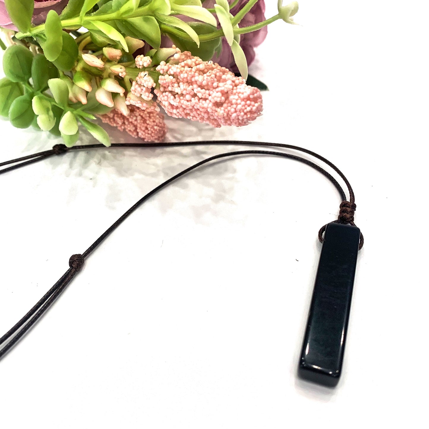 RYOHO~ Collana in cuoietto con ciondoli di pietre naturali