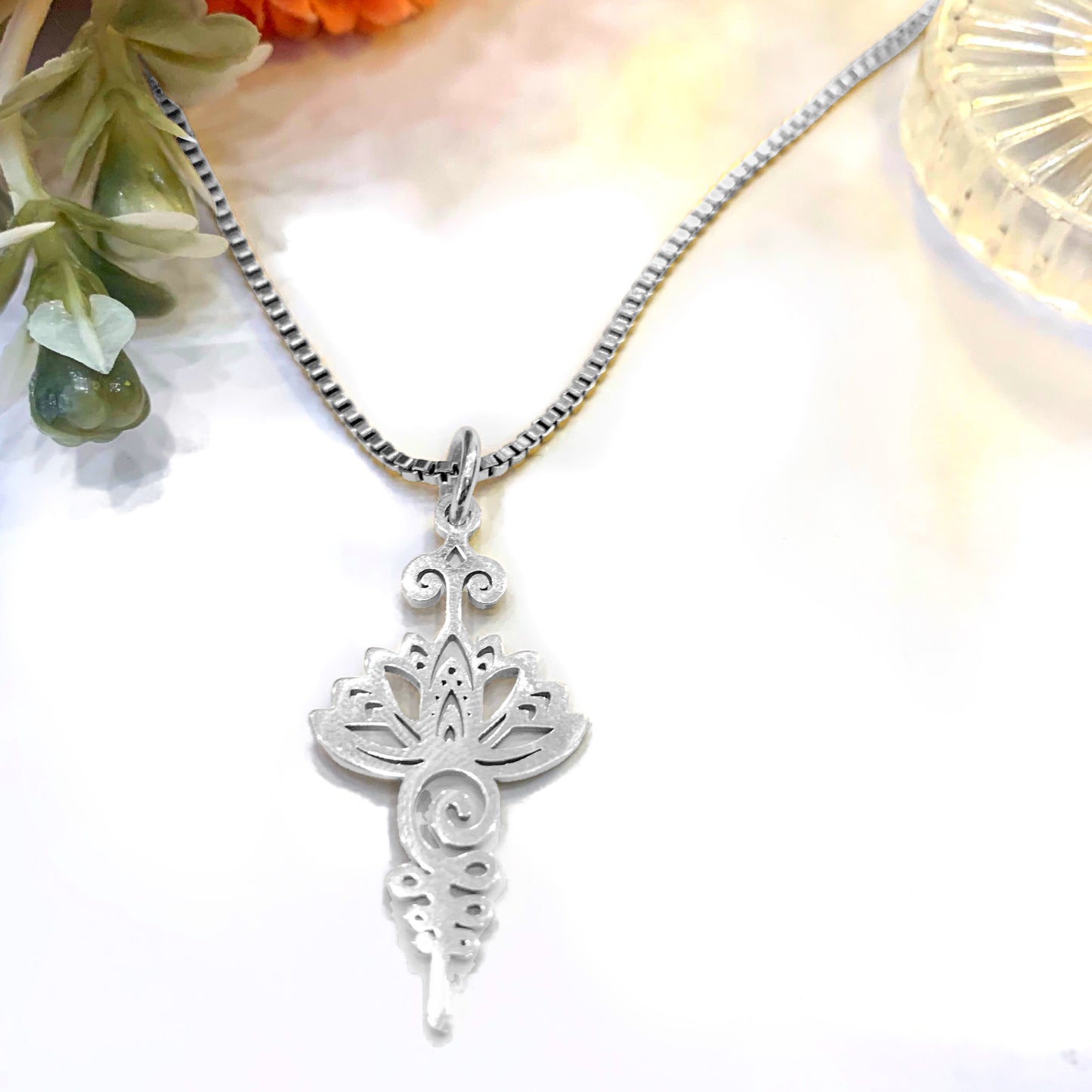 OM SHAKTI COLLANA ~ in acciaio inossidabile con ciondolo Unaalome e Loto