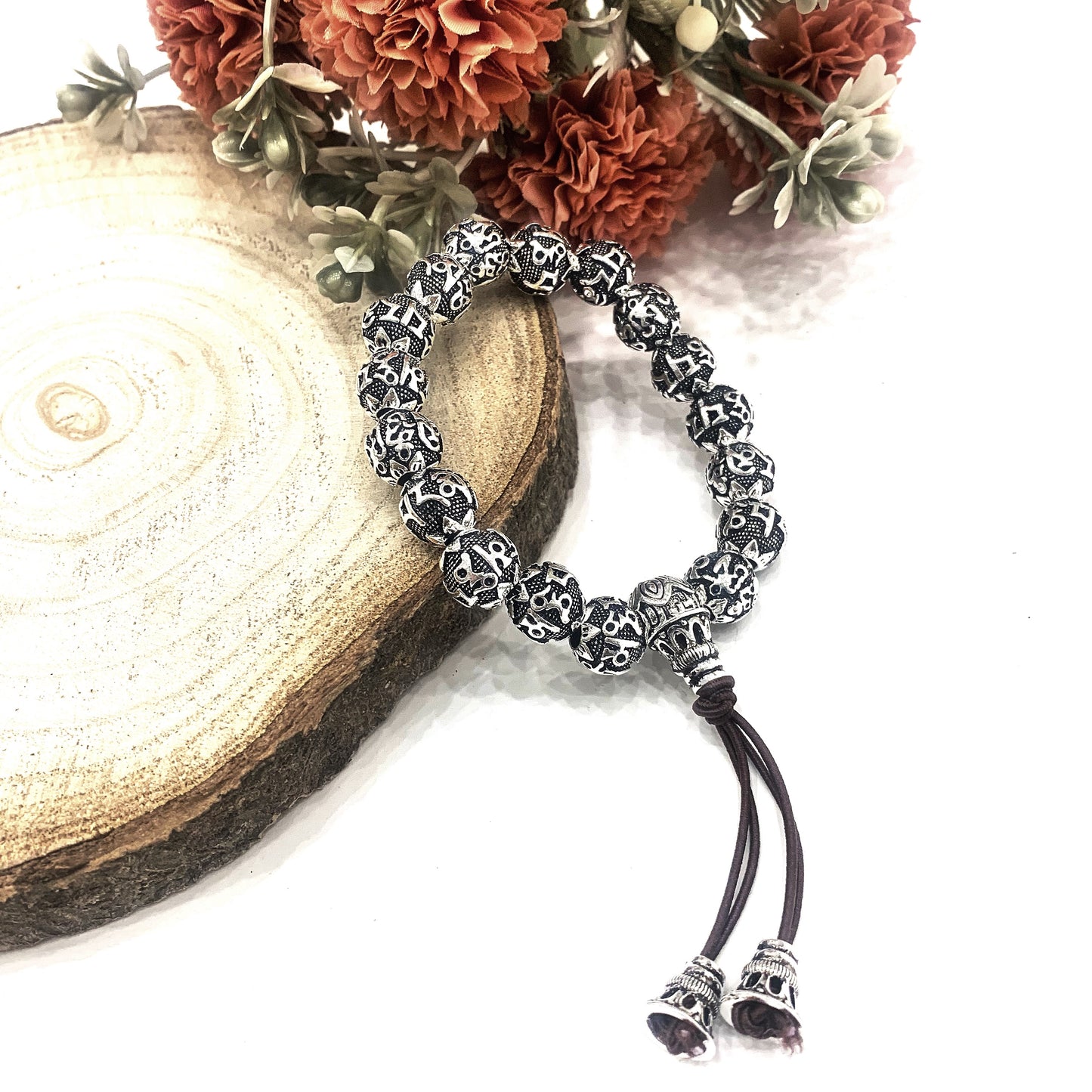MANTRA BRACCIALE MALA di preghiera Tibetana 

Incisi sulle perle di 12 mm il Mantra a sei caratteri del SUTRA  DEL CUORE