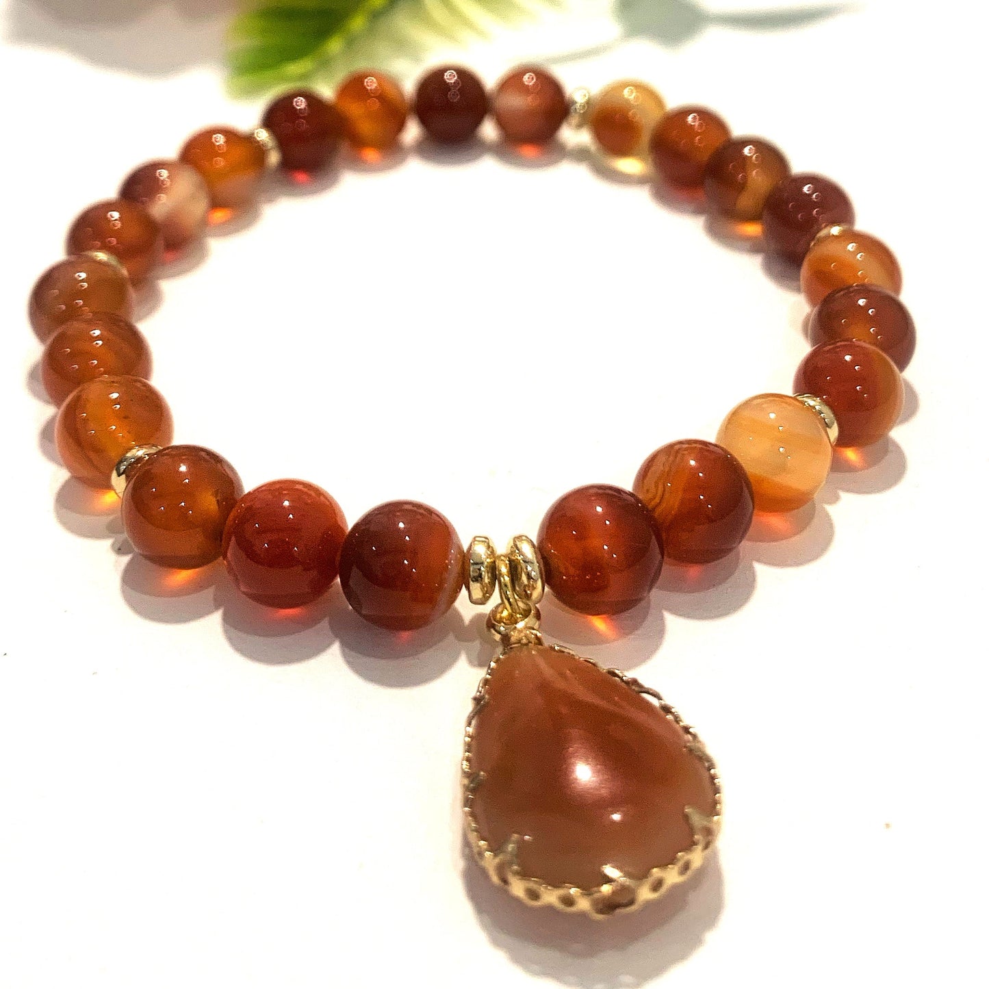 DOLMA Pendent ~ Bracciale elasticizzato in pietra naturale con ciondolo a goccia