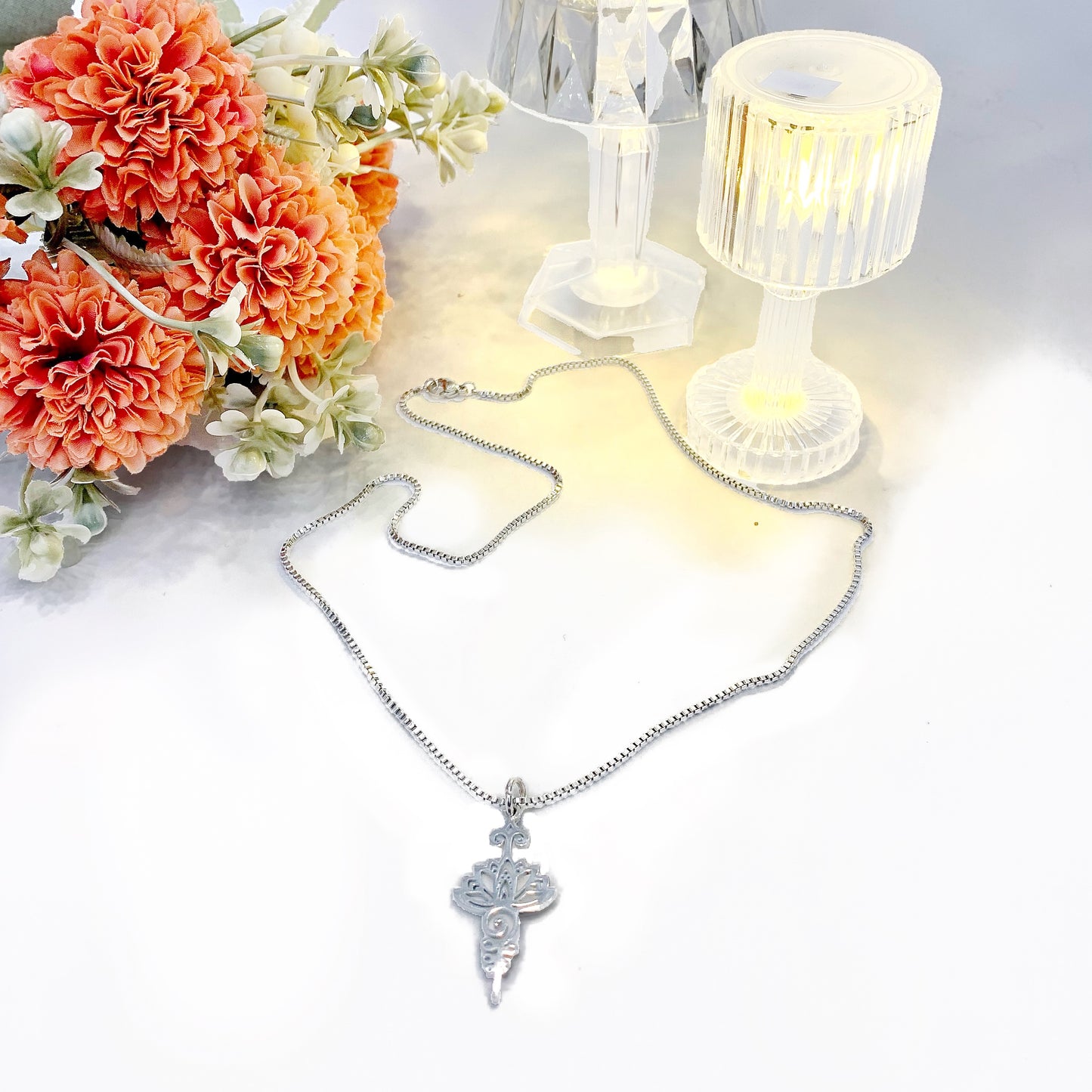 OM SHAKTI COLLANA ~ in acciaio inossidabile con ciondolo Unaalome e Loto